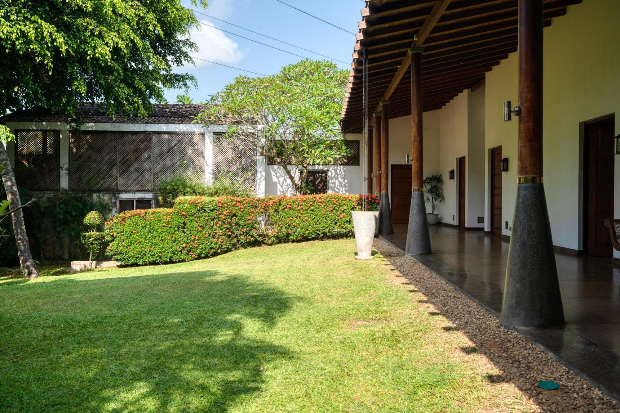 Wallawwa Katunayaka Exterior foto